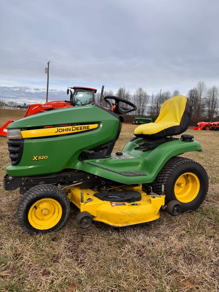JOHN DEERE X320